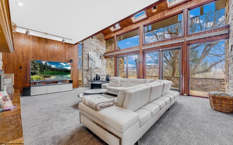 70 Heritage Hills Road, Uniontown, Pennsylvania 15401, 3 Bedrooms Bedrooms, 8 Rooms Rooms,2 BathroomsBathrooms,Single Family Detached,For Sale,Heritage Hills,10158762