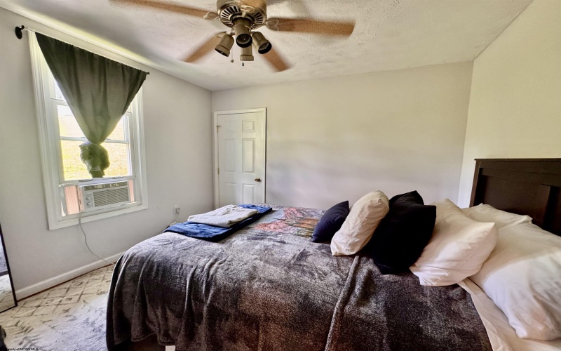 1118 Conaway Street, Fairmont, West Virginia 26554, 2 Bedrooms Bedrooms, 6 Rooms Rooms,1 BathroomBathrooms,Single Family Detached,For Sale,Conaway,10160329