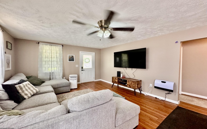 1118 Conaway Street, Fairmont, West Virginia 26554, 2 Bedrooms Bedrooms, 6 Rooms Rooms,1 BathroomBathrooms,Single Family Detached,For Sale,Conaway,10160329