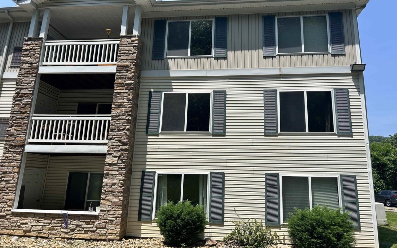 7205 University Commons Drive, Morgantown, West Virginia 26505, 4 Bedrooms Bedrooms, 6 Rooms Rooms,4 BathroomsBathrooms,Single Family Attached,For Sale,University Commons,10160330