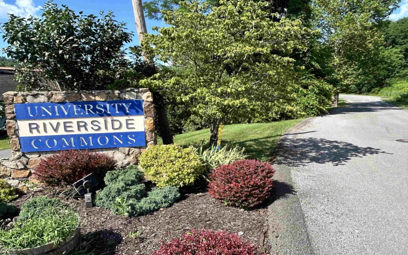 7205 University Commons Drive, Morgantown, West Virginia 26505, 4 Bedrooms Bedrooms, 6 Rooms Rooms,4 BathroomsBathrooms,Single Family Attached,For Sale,University Commons,10160330