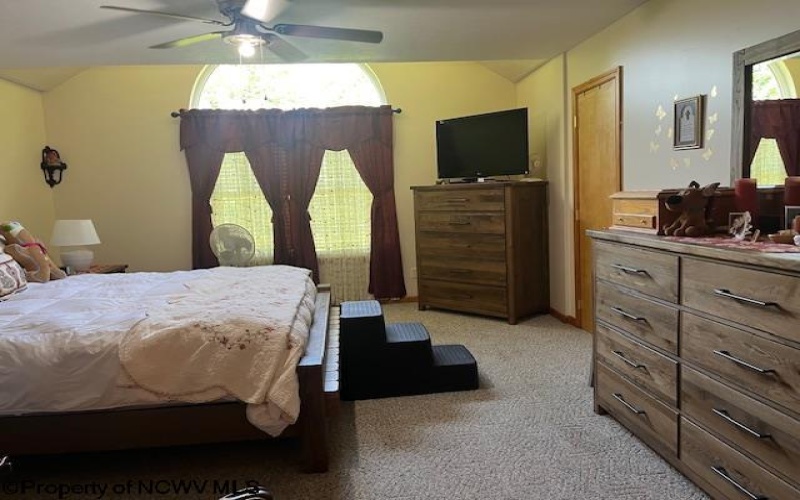 250 Deerfield Circle, Kingwood, West Virginia 26537, 3 Bedrooms Bedrooms, 7 Rooms Rooms,2 BathroomsBathrooms,Single Family Detached,For Sale,Deerfield,10160327