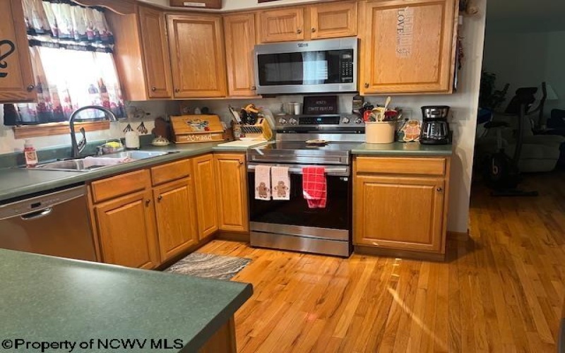 250 Deerfield Circle, Kingwood, West Virginia 26537, 3 Bedrooms Bedrooms, 7 Rooms Rooms,2 BathroomsBathrooms,Single Family Detached,For Sale,Deerfield,10160327