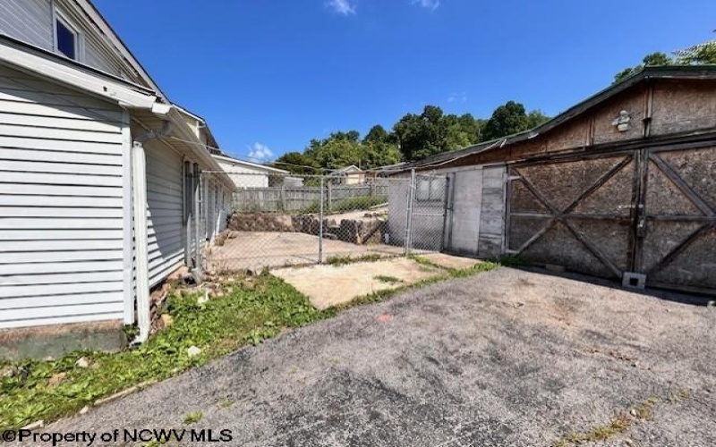 587 Walnut Street, Monongah, West Virginia 26554, 2 Bedrooms Bedrooms, 5 Rooms Rooms,1 BathroomBathrooms,Single Family Detached,For Sale,Walnut,10160344