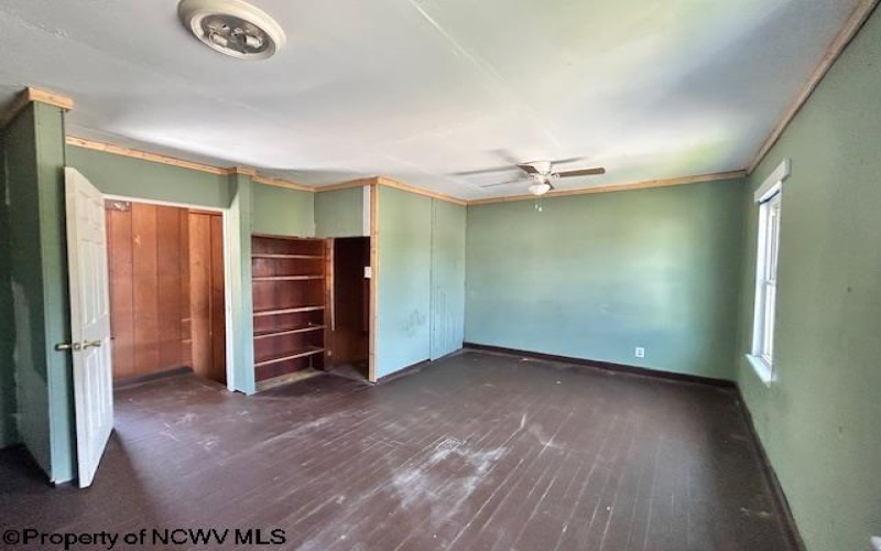 587 Walnut Street, Monongah, West Virginia 26554, 2 Bedrooms Bedrooms, 5 Rooms Rooms,1 BathroomBathrooms,Single Family Detached,For Sale,Walnut,10160344