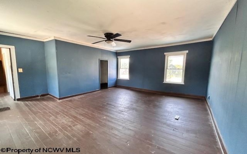 587 Walnut Street, Monongah, West Virginia 26554, 2 Bedrooms Bedrooms, 5 Rooms Rooms,1 BathroomBathrooms,Single Family Detached,For Sale,Walnut,10160344