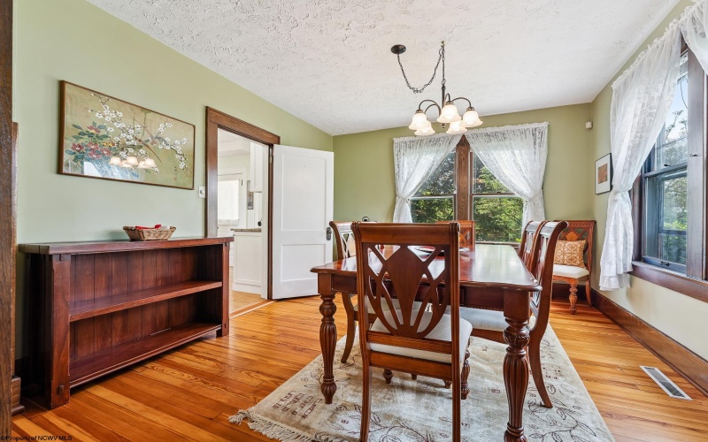107 Ridgeley Road, Morgantown, West Virginia 26505, 4 Bedrooms Bedrooms, 8 Rooms Rooms,2 BathroomsBathrooms,Single Family Detached,For Sale,Ridgeley,10160350