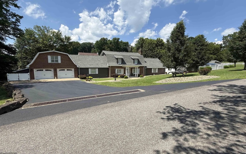 943 Boyd Park Road, Fairmont, West Virginia 26554, 4 Bedrooms Bedrooms, 9 Rooms Rooms,4 BathroomsBathrooms,Single Family Detached,For Sale,Boyd Park,10160352