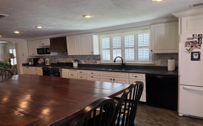 943 Boyd Park Road, Fairmont, West Virginia 26554, 4 Bedrooms Bedrooms, 9 Rooms Rooms,4 BathroomsBathrooms,Single Family Detached,For Sale,Boyd Park,10160352
