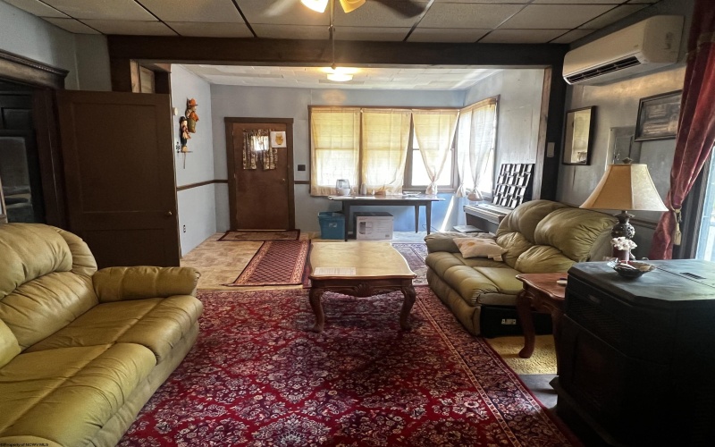 64 Carolina Avenue, Salem, West Virginia 26426, 2 Bedrooms Bedrooms, 6 Rooms Rooms,1 BathroomBathrooms,Single Family Detached,For Sale,Carolina,10160360
