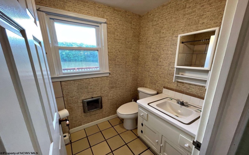 18 Lakeside Drive, Beverly, West Virginia 26253, 3 Bedrooms Bedrooms, 6 Rooms Rooms,2 BathroomsBathrooms,Single Family Detached,For Sale,Lakeside,10160364