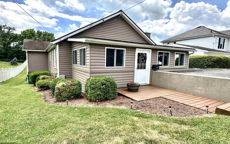 8067 Maple Avenue, Stonewood, West Virginia 26301, 2 Bedrooms Bedrooms, 6 Rooms Rooms,1 BathroomBathrooms,Single Family Detached,For Sale,Maple,10160367
