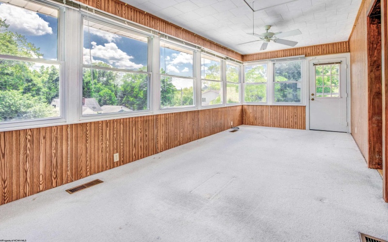 648 Astor Avenue, Morgantown, West Virginia 26501, 2 Bedrooms Bedrooms, 6 Rooms Rooms,1 BathroomBathrooms,Single Family Detached,For Sale,Astor,10160387