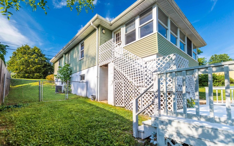 648 Astor Avenue, Morgantown, West Virginia 26501, 2 Bedrooms Bedrooms, 6 Rooms Rooms,1 BathroomBathrooms,Single Family Detached,For Sale,Astor,10160387