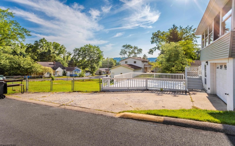 648 Astor Avenue, Morgantown, West Virginia 26501, 2 Bedrooms Bedrooms, 6 Rooms Rooms,1 BathroomBathrooms,Single Family Detached,For Sale,Astor,10160387