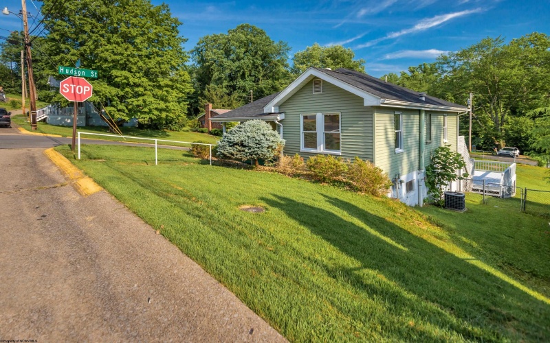 648 Astor Avenue, Morgantown, West Virginia 26501, 2 Bedrooms Bedrooms, 6 Rooms Rooms,1 BathroomBathrooms,Single Family Detached,For Sale,Astor,10160387