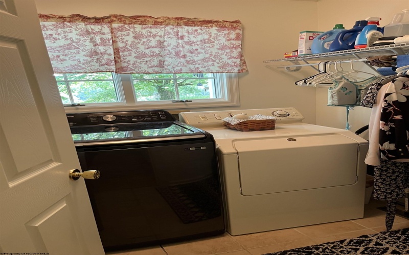 382 Knollwood Drive, Buckhannon, West Virginia 26201, 3 Bedrooms Bedrooms, 7 Rooms Rooms,2 BathroomsBathrooms,Single Family Detached,For Sale,Knollwood,10160369