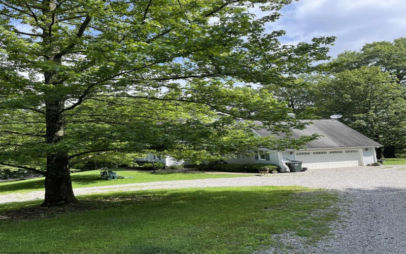 382 Knollwood Drive, Buckhannon, West Virginia 26201, 3 Bedrooms Bedrooms, 7 Rooms Rooms,2 BathroomsBathrooms,Single Family Detached,For Sale,Knollwood,10160369