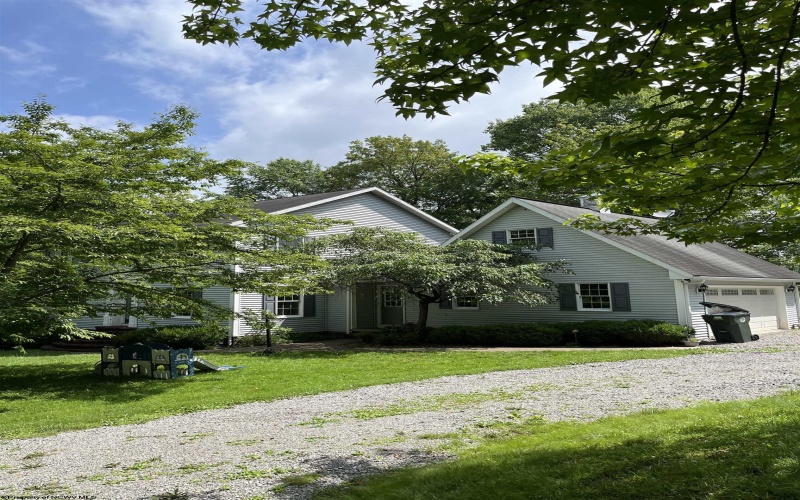382 Knollwood Drive, Buckhannon, West Virginia 26201, 3 Bedrooms Bedrooms, 7 Rooms Rooms,2 BathroomsBathrooms,Single Family Detached,For Sale,Knollwood,10160369