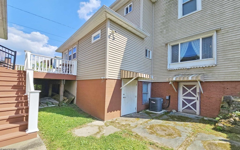 1602 Pike Street, Clarksburg, West Virginia 26301, 4 Bedrooms Bedrooms, 9 Rooms Rooms,2 BathroomsBathrooms,Single Family Detached,For Sale,Pike,10160377