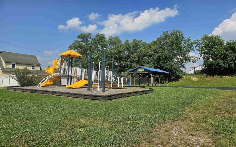 1602 Pike Street, Clarksburg, West Virginia 26301, 4 Bedrooms Bedrooms, 9 Rooms Rooms,2 BathroomsBathrooms,Single Family Detached,For Sale,Pike,10160377