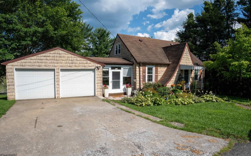 711 Pearl Street, Fairmont, West Virginia 26554, 3 Bedrooms Bedrooms, 8 Rooms Rooms,1 BathroomBathrooms,Single Family Detached,For Sale,Pearl,10160373