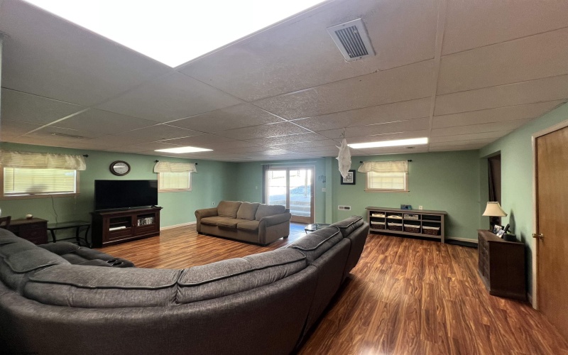 600 King Street, Clarksburg, West Virginia 26301-3432, 4 Bedrooms Bedrooms, 7 Rooms Rooms,2 BathroomsBathrooms,Single Family Detached,For Sale,King,10160372