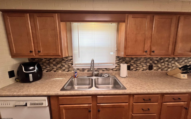 600 King Street, Clarksburg, West Virginia 26301-3432, 4 Bedrooms Bedrooms, 7 Rooms Rooms,2 BathroomsBathrooms,Single Family Detached,For Sale,King,10160372
