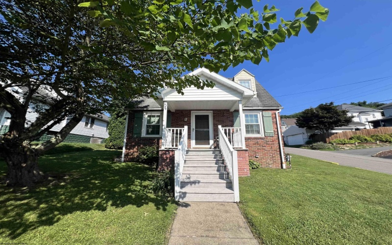 600 King Street, Clarksburg, West Virginia 26301-3432, 4 Bedrooms Bedrooms, 7 Rooms Rooms,2 BathroomsBathrooms,Single Family Detached,For Sale,King,10160372