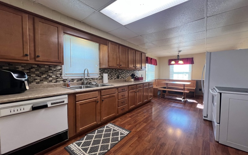 600 King Street, Clarksburg, West Virginia 26301-3432, 4 Bedrooms Bedrooms, 7 Rooms Rooms,2 BathroomsBathrooms,Single Family Detached,For Sale,King,10160372