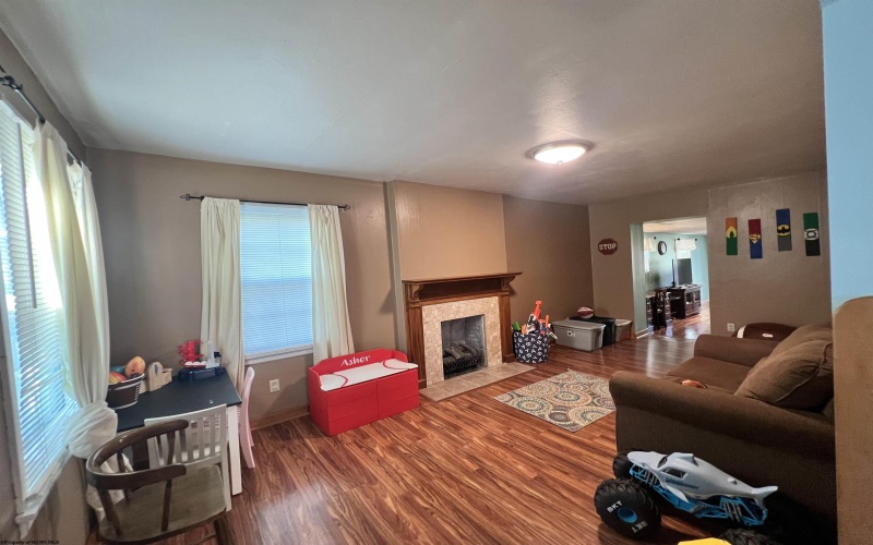 600 King Street, Clarksburg, West Virginia 26301-3432, 4 Bedrooms Bedrooms, 7 Rooms Rooms,2 BathroomsBathrooms,Single Family Detached,For Sale,King,10160372