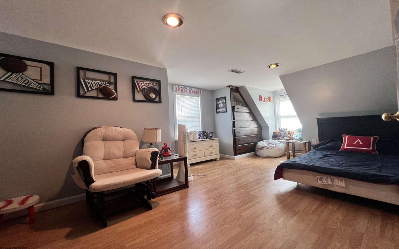 600 King Street, Clarksburg, West Virginia 26301-3432, 4 Bedrooms Bedrooms, 7 Rooms Rooms,2 BathroomsBathrooms,Single Family Detached,For Sale,King,10160372
