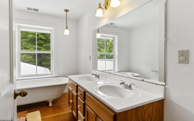 554 Mayfield Road, Morgantown, West Virginia 26508, 4 Bedrooms Bedrooms, 9 Rooms Rooms,3 BathroomsBathrooms,Single Family Detached,For Sale,Mayfield,10160381