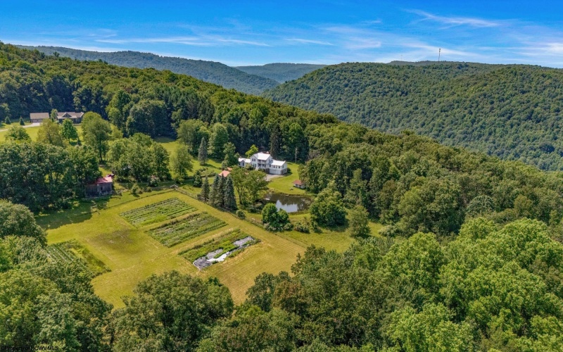 554 Mayfield Road, Morgantown, West Virginia 26508, 4 Bedrooms Bedrooms, 9 Rooms Rooms,3 BathroomsBathrooms,Single Family Detached,For Sale,Mayfield,10160381