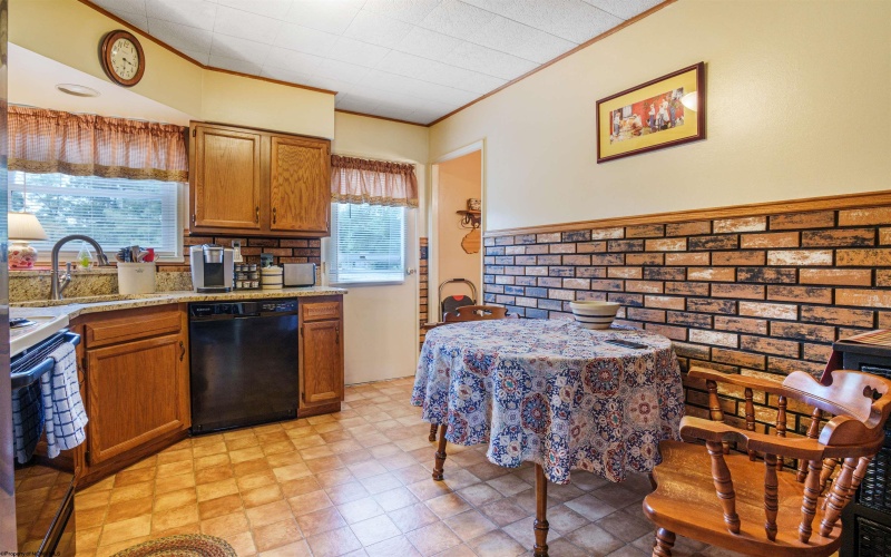 208 Savannah Street, Westover, West Virginia 26501, 3 Bedrooms Bedrooms, 8 Rooms Rooms,2 BathroomsBathrooms,Single Family Detached,For Sale,Savannah,10160371