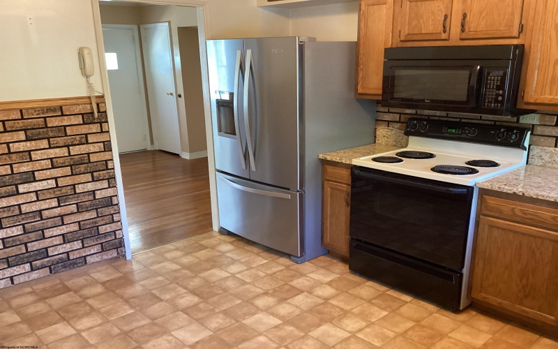 208 Savannah Street, Westover, West Virginia 26501, 3 Bedrooms Bedrooms, 8 Rooms Rooms,2 BathroomsBathrooms,Single Family Detached,For Sale,Savannah,10160371