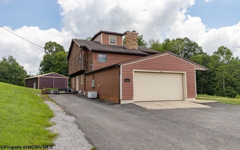 100 Graceland Road, Roanoke, West Virginia 26447, 3 Bedrooms Bedrooms, 8 Rooms Rooms,3 BathroomsBathrooms,Single Family Detached,For Sale,Graceland,10160385