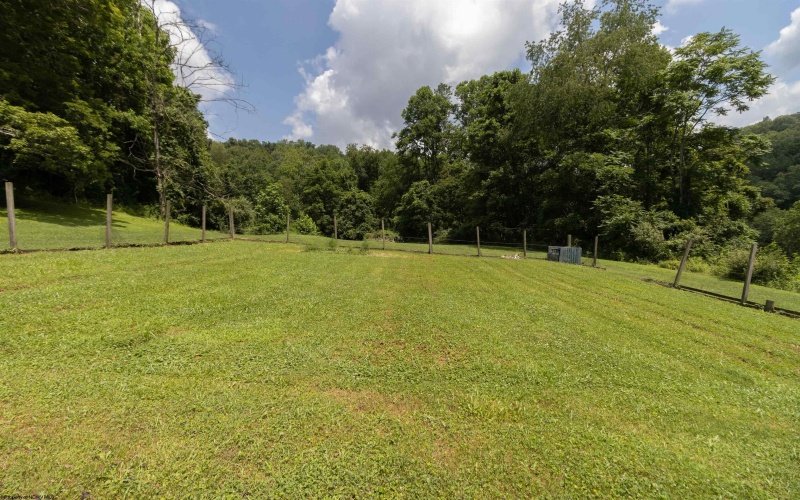 100 Graceland Road, Roanoke, West Virginia 26447, 3 Bedrooms Bedrooms, 8 Rooms Rooms,3 BathroomsBathrooms,Single Family Detached,For Sale,Graceland,10160385