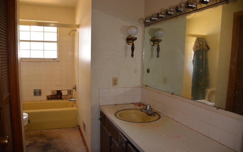 129 Vista Drive, Bridgeport, West Virginia 26330, 3 Bedrooms Bedrooms, 7 Rooms Rooms,2 BathroomsBathrooms,Single Family Detached,For Sale,Vista,10160390