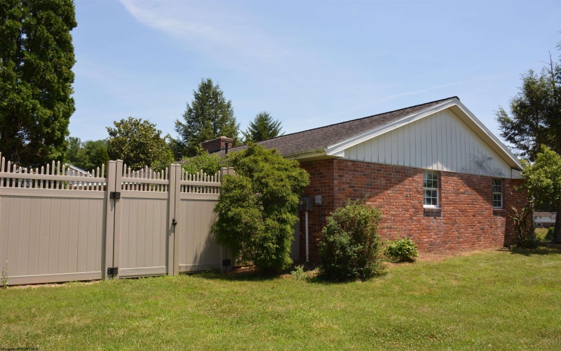 129 Vista Drive, Bridgeport, West Virginia 26330, 3 Bedrooms Bedrooms, 7 Rooms Rooms,2 BathroomsBathrooms,Single Family Detached,For Sale,Vista,10160390