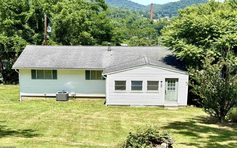 1615 Fairmont Avenue, Clarksburg, West Virginia 26301, 3 Bedrooms Bedrooms, 5 Rooms Rooms,1 BathroomBathrooms,Single Family Detached,For Sale,Fairmont,10160393