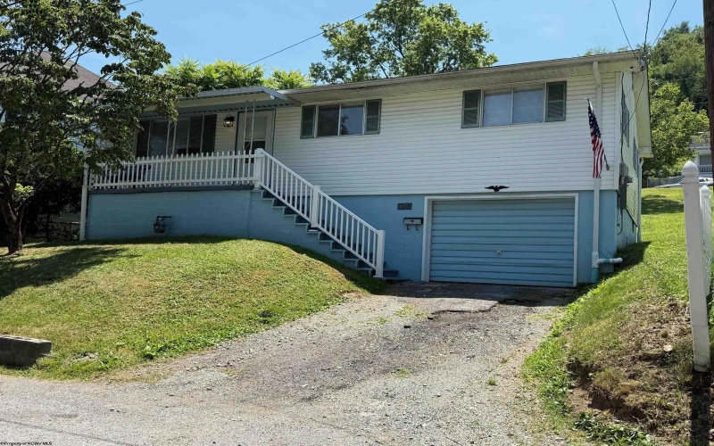 1615 Fairmont Avenue, Clarksburg, West Virginia 26301, 3 Bedrooms Bedrooms, 5 Rooms Rooms,1 BathroomBathrooms,Single Family Detached,For Sale,Fairmont,10160393