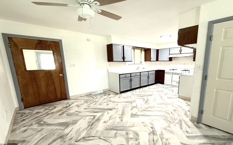 1615 Fairmont Avenue, Clarksburg, West Virginia 26301, 3 Bedrooms Bedrooms, 5 Rooms Rooms,1 BathroomBathrooms,Single Family Detached,For Sale,Fairmont,10160393