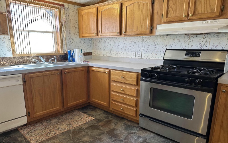 17 Factory Street, Buckhannon, West Virginia 26201, 3 Bedrooms Bedrooms, 6 Rooms Rooms,1 BathroomBathrooms,Single Family Detached,For Sale,Factory,10158602