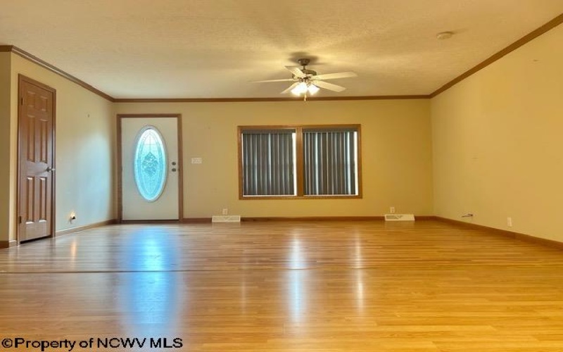 105 Valley View Lane, Fairmont, West Virginia 26554, 3 Bedrooms Bedrooms, 8 Rooms Rooms,2 BathroomsBathrooms,Single Family Detached,For Sale,Valley View,10160398