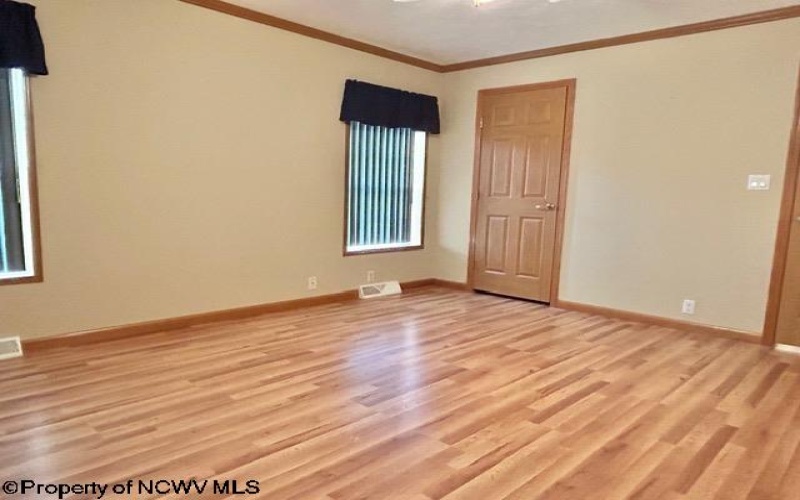 105 Valley View Lane, Fairmont, West Virginia 26554, 3 Bedrooms Bedrooms, 8 Rooms Rooms,2 BathroomsBathrooms,Single Family Detached,For Sale,Valley View,10160398