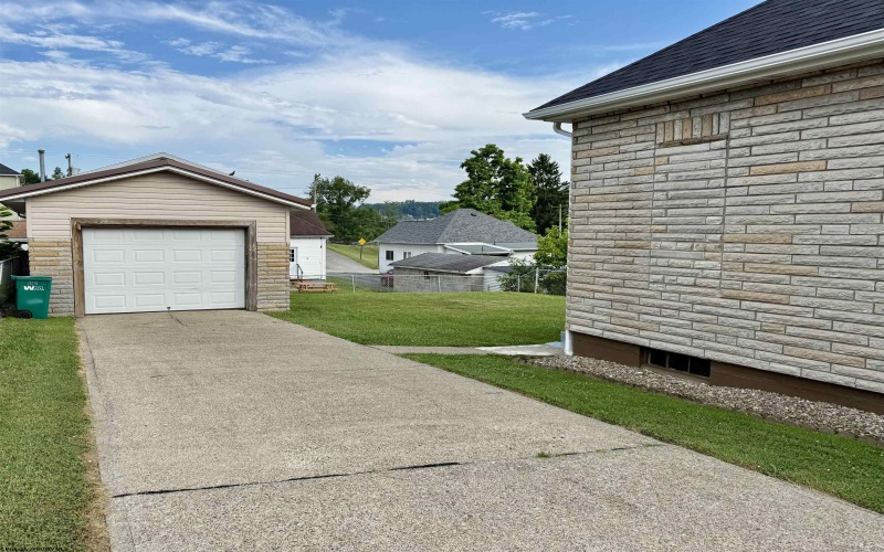 1101 15th Street, Clarksburg, West Virginia 26301, 2 Bedrooms Bedrooms, 4 Rooms Rooms,1 BathroomBathrooms,Single Family Detached,For Sale,15th,10160397