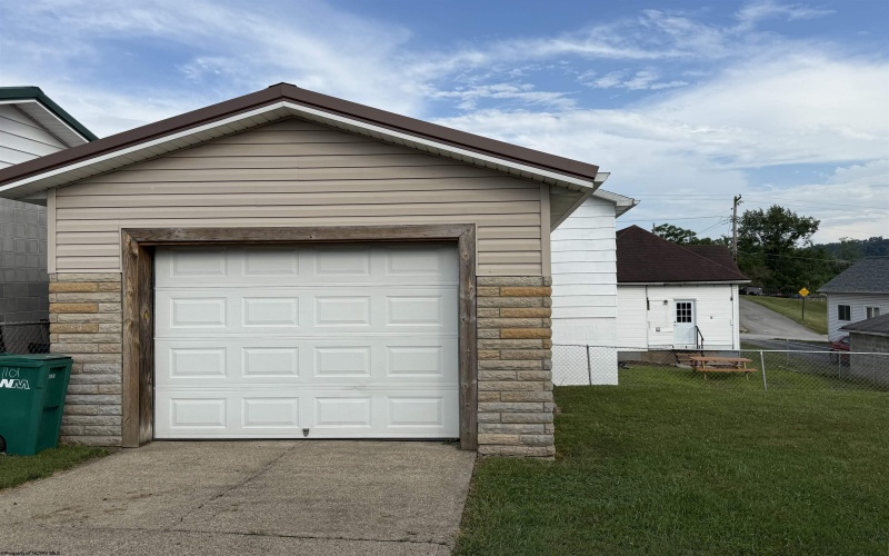 1101 15th Street, Clarksburg, West Virginia 26301, 2 Bedrooms Bedrooms, 4 Rooms Rooms,1 BathroomBathrooms,Single Family Detached,For Sale,15th,10160397