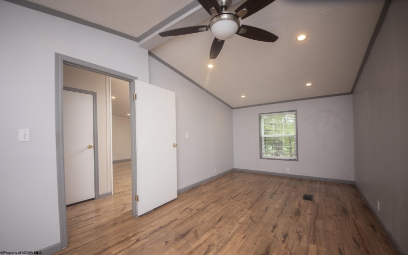 48 Edencourt Lane, Fairmont, West Virginia 26554, 2 Bedrooms Bedrooms, 6 Rooms Rooms,2 BathroomsBathrooms,Single Family Detached,For Sale,Edencourt,10160400