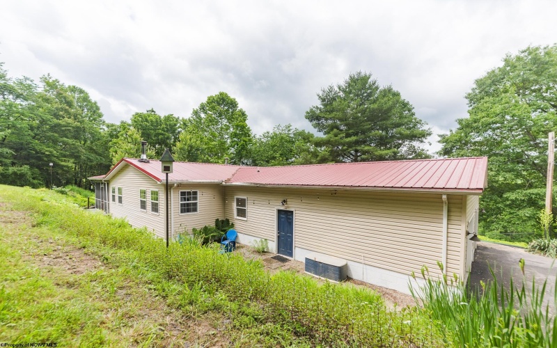 48 Edencourt Lane, Fairmont, West Virginia 26554, 2 Bedrooms Bedrooms, 6 Rooms Rooms,2 BathroomsBathrooms,Single Family Detached,For Sale,Edencourt,10160400